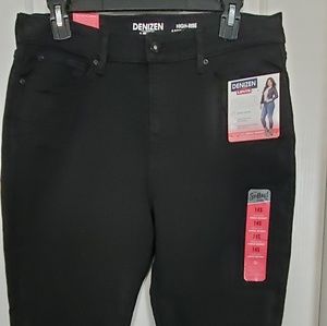 Levi's Denizen black jeans. Size 14S